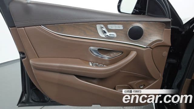 Mercedes-Benz E-Class 2019 — Şəkil 34/34