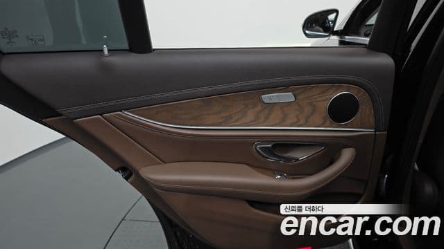 Mercedes-Benz E-Class 2019 — Şəkil 10/34