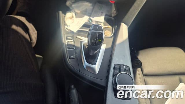 BMW 3 Series 2018 — Şəkil 9/14