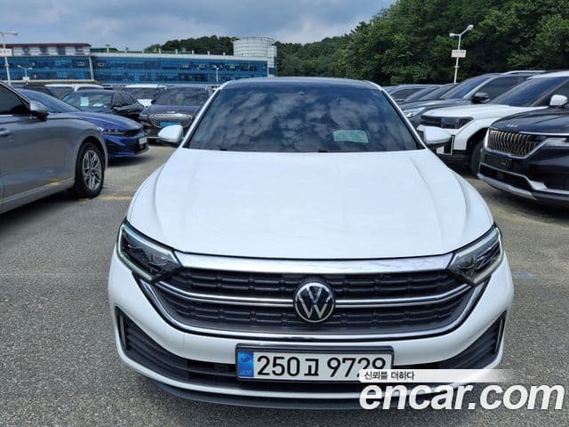 Volkswagen Jetta 2023 — Şəkil 1/20