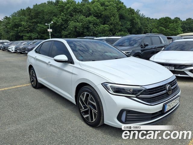 Volkswagen Jetta 2023 — Şəkil 2/20