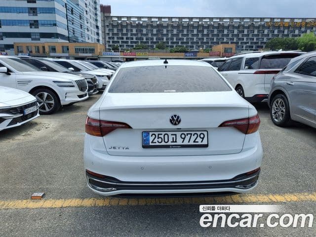 Volkswagen Jetta 2023 — Şəkil 5/20