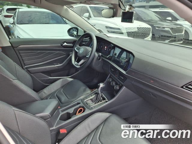 Volkswagen Jetta 2023 — Şəkil 8/20