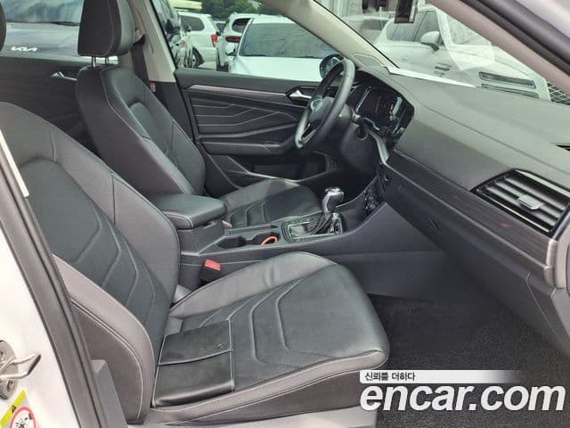 Volkswagen Jetta 2023 — Şəkil 9/20