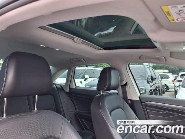 Volkswagen Jetta 2023 — Şəkil 10/20