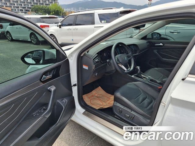 Volkswagen Jetta 2023 — Şəkil 11/20