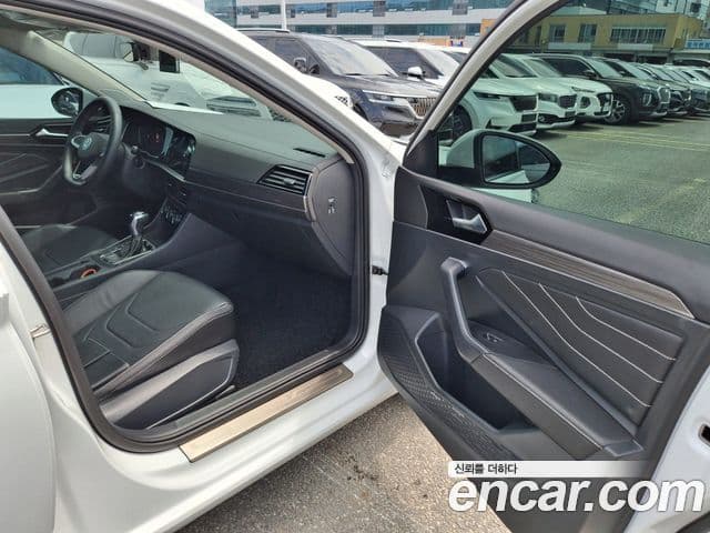 Volkswagen Jetta 2023 — Şəkil 12/20