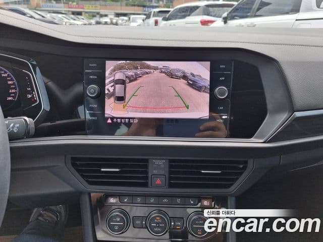 Volkswagen Jetta 2023 — Şəkil 14/20