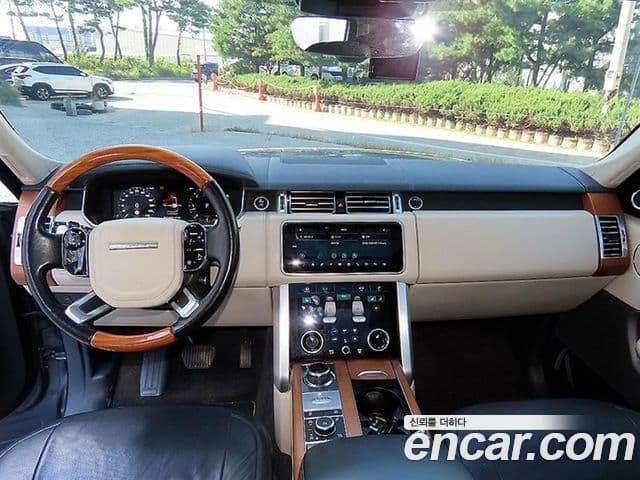 Land Rover Range Rover 2018 — Photo 17/20