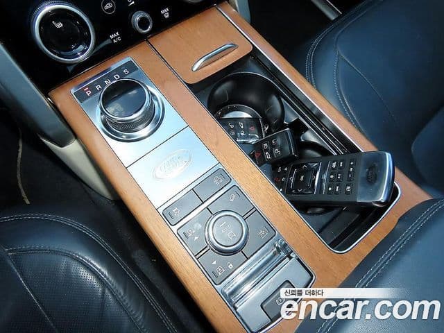 Land Rover Range Rover 2018 — Photo 12/20