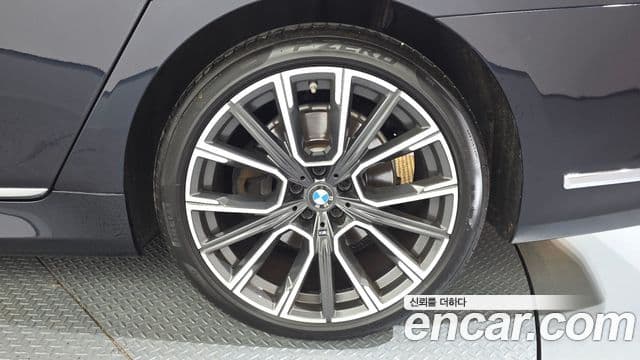 BMW 7 Series 2021 — Şəkil 9/35