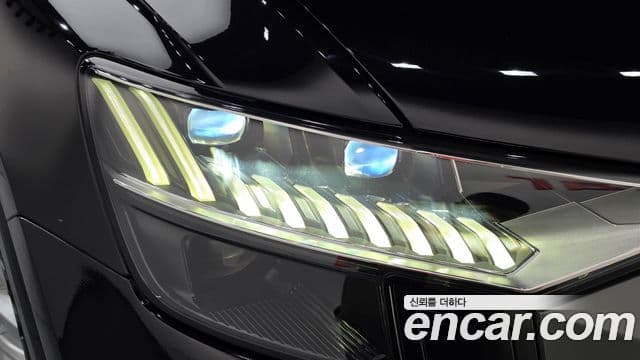 Audi Q8 2021 — Şəkil 26/35