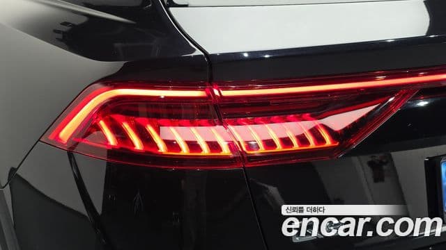 Audi Q8 2021 — Şəkil 20/35