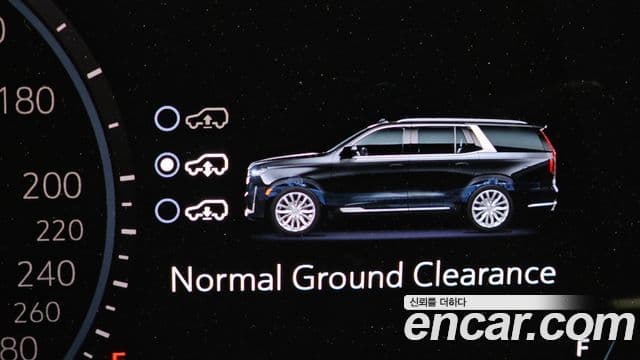 Cadillac Escalade 2021 — Фото 19/20