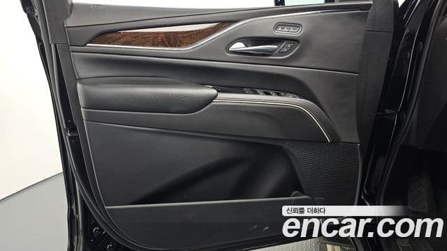 Cadillac Escalade 2021 — ფოტო 26/40