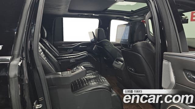 Cadillac Escalade 2021 — ფოტო 35/40