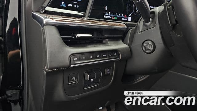 Cadillac Escalade 2021 — ფოტო 31/40