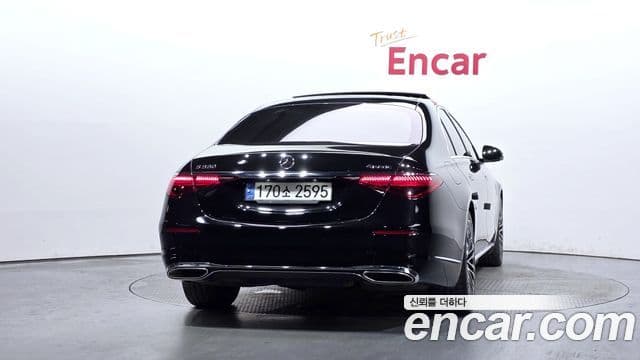 Mercedes-Benz S-Class 2022 — Photo 7/33