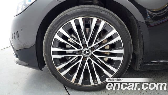Mercedes-Benz S-Class 2022 — Photo 1/33