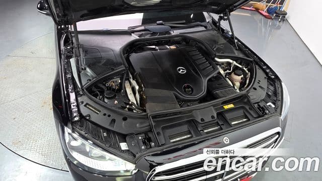 Mercedes-Benz S-Class 2022 — Photo 17/33
