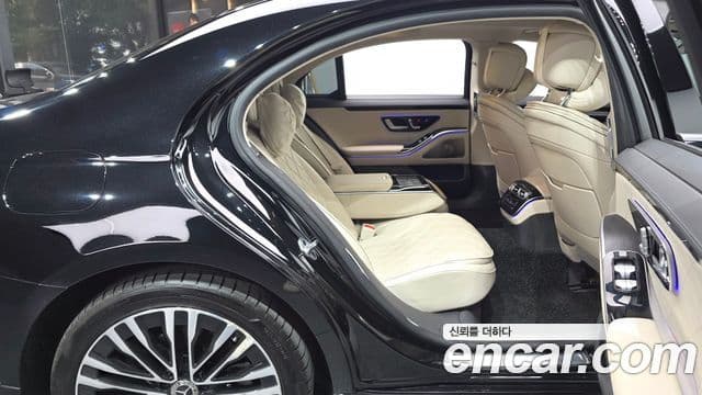 Mercedes-Benz S-Class 2022 — Photo 6/33