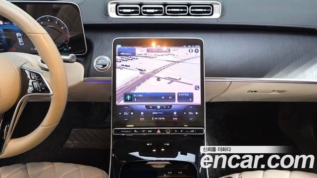 Mercedes-Benz S-Class 2022 — Photo 11/33