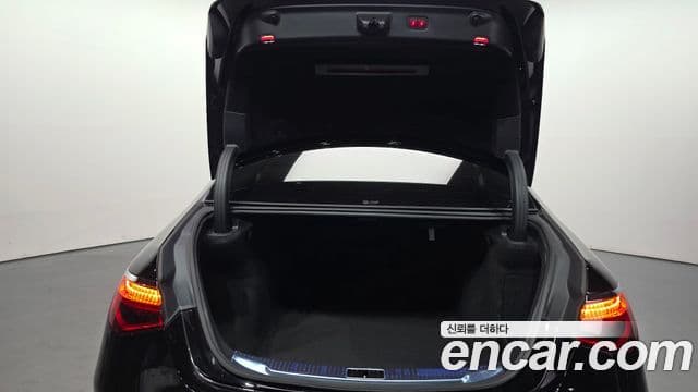 Mercedes-Benz S-Class 2022 — Photo 15/33