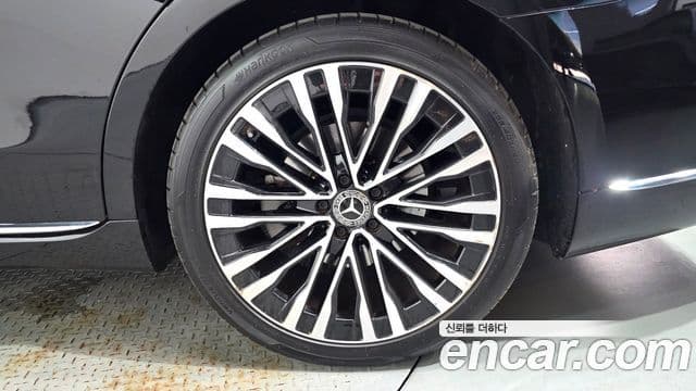 Mercedes-Benz S-Class 2022 — Photo 12/33