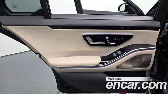 Mercedes-Benz S-Class 2022 — Photo 28/33