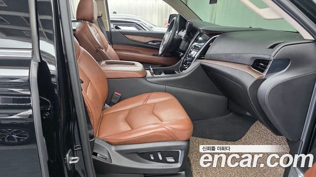 Cadillac Escalade 2018 — Photo 19/20