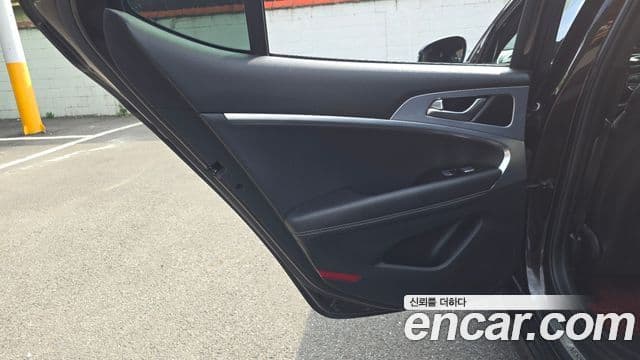 Genesis G70 2018 — Photo 27/32