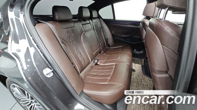 BMW 5 Series 2020 — Фото 11/20