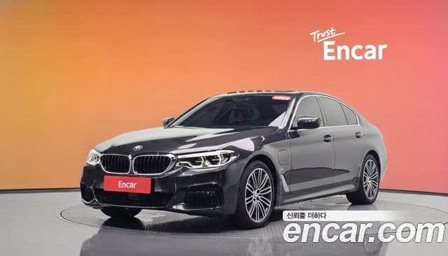 BMW 5 Series 2020 — Фото 1/20