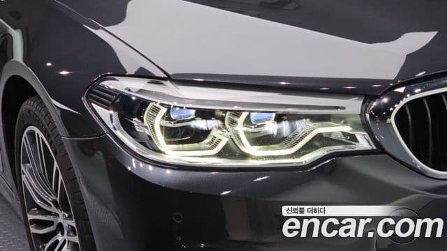 BMW 5 Series 2020 — Şəkil 7/35