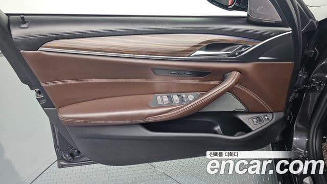 BMW 5 Series 2020 — Şəkil 20/35
