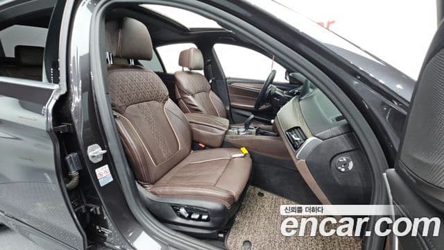 BMW 5 Series 2020 — Şəkil 27/35