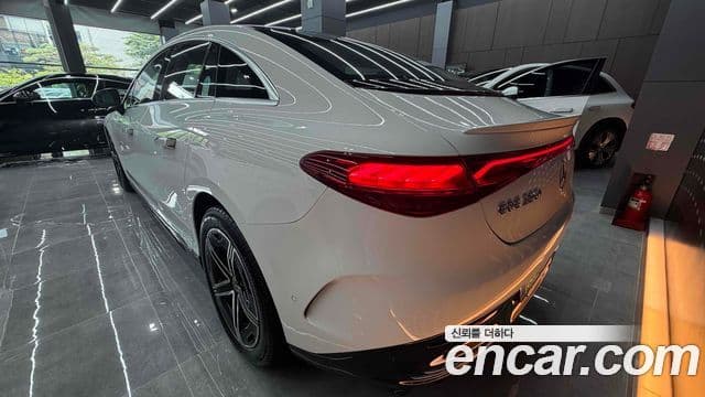 Mercedes-Benz EQE 2024 — ფოტო 11/14