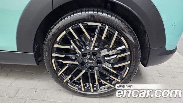 Mini Cooper S 2025 — Photo 22/30