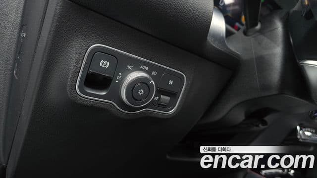 Mercedes-Benz GLB-Class 2023 — Фото 17/20