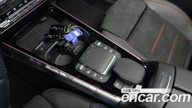 Mercedes-Benz GLB-Class 2023 — Фото 18/20