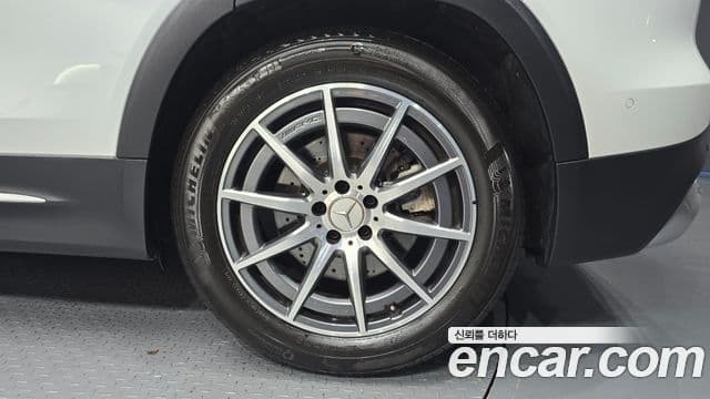 Mercedes-Benz GLB-Class 2023 — Photo 25/30