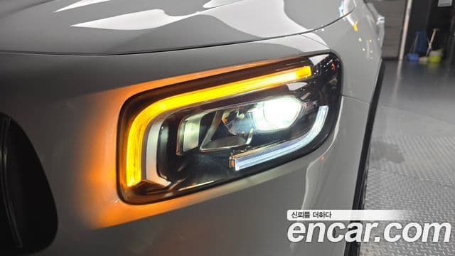 Mercedes-Benz GLB-Class 2023 — Photo 11/30