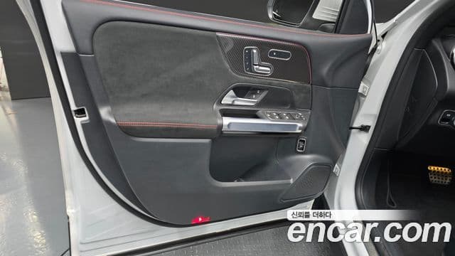 Mercedes-Benz GLB-Class 2023 — Photo 21/30