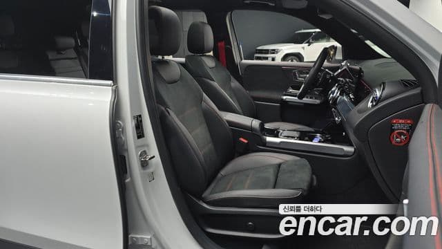 Mercedes-Benz GLB-Class 2023 — Photo 15/30