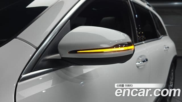 Mercedes-Benz GLB-Class 2023 — Photo 17/30