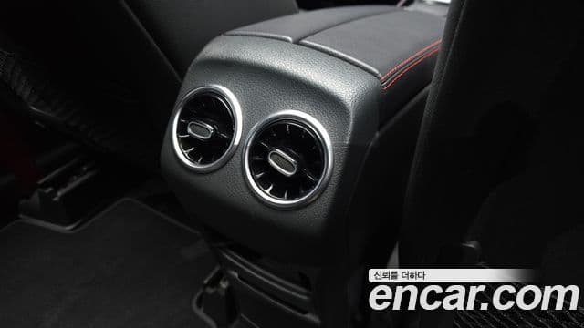Mercedes-Benz GLB-Class 2023 — Photo 24/30