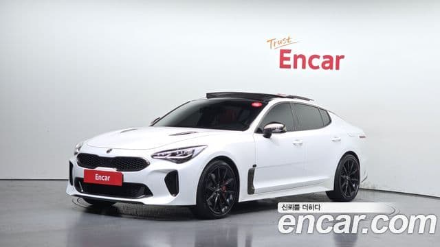 Kia Stinger 2019 — Фото 1/20
