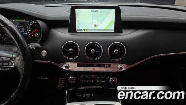 Kia Stinger 2019 — Фото 12/20