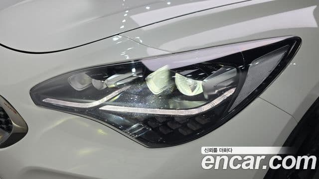Kia Stinger 2019 — Şəkil 28/33
