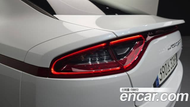 Kia Stinger 2019 — Şəkil 13/33
